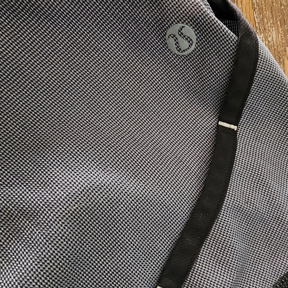 Lululemon Speed Up Shorts Size 8 - Picture 4 of 4